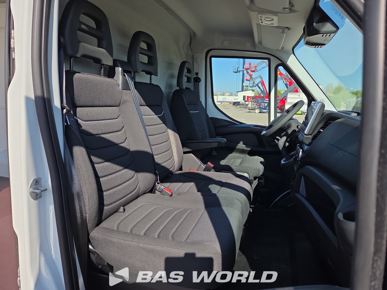 Other : Iveco Daily 35S18 شاحنة خفيفة بصندوق مغلق