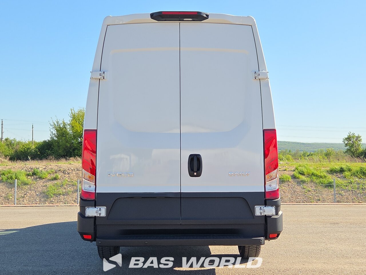 Other : Iveco Daily 35S18 شاحنة خفيفة بصندوق مغلق