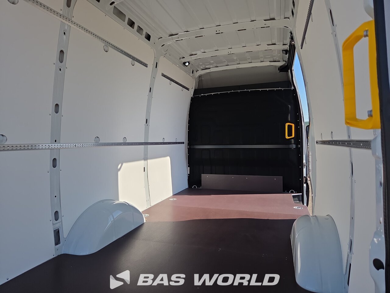 Other : Iveco Daily 35S18 شاحنة خفيفة بصندوق مغلق