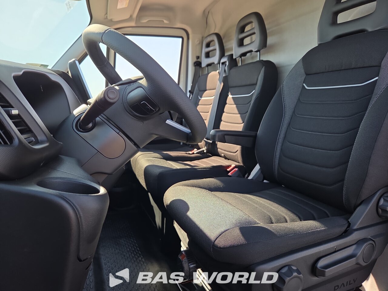 Other : Iveco Daily 35S18 شاحنة خفيفة بصندوق مغلق
