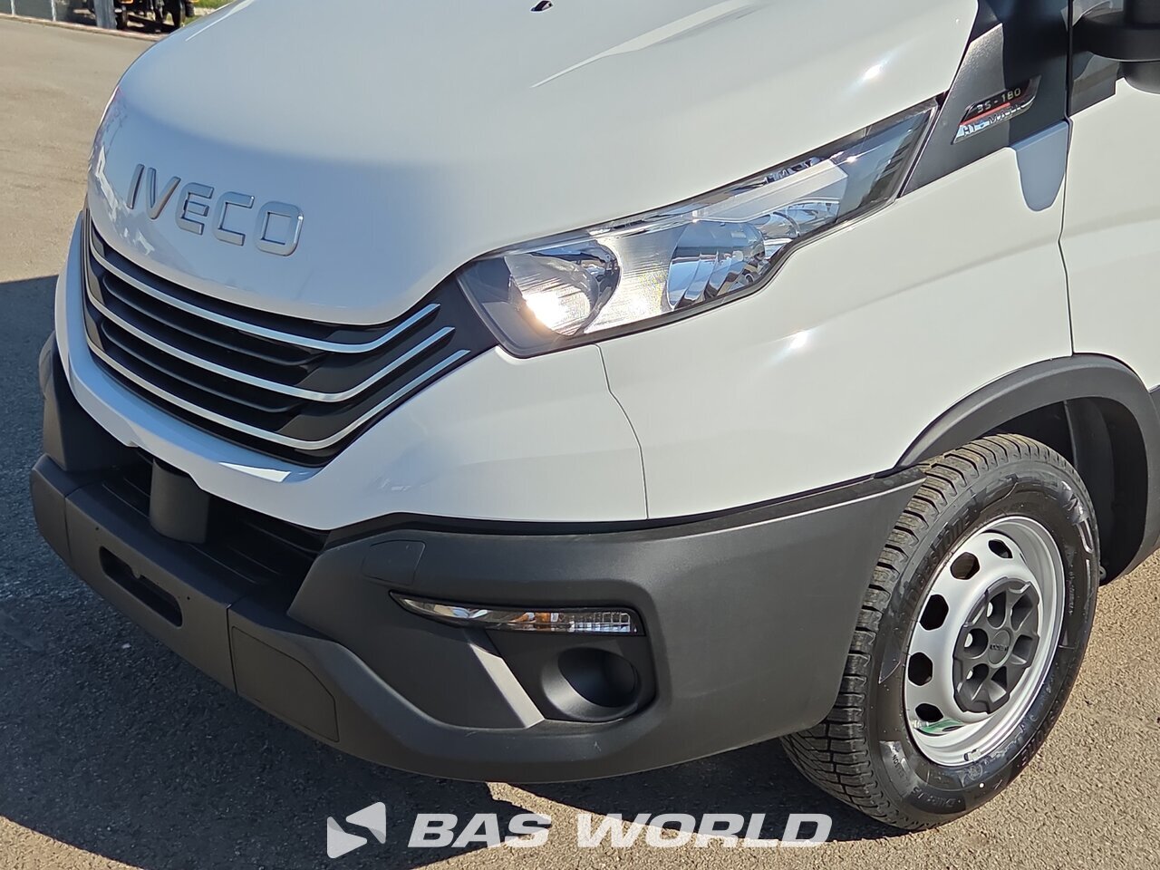 Other : Iveco Daily 35S18 شاحنة خفيفة بصندوق مغلق