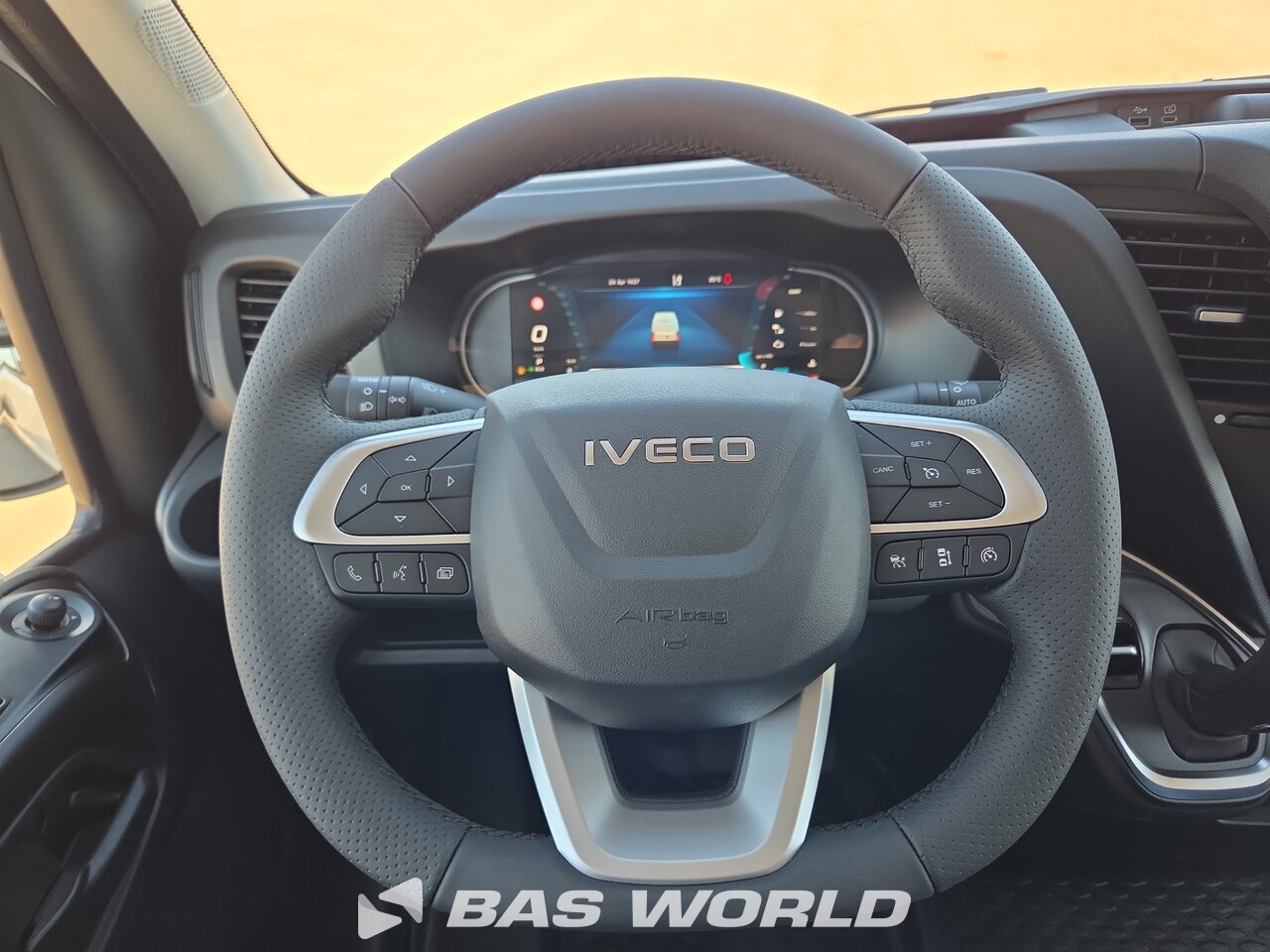Other : Iveco Daily 35S18 شاحنة خفيفة بصندوق مغلق