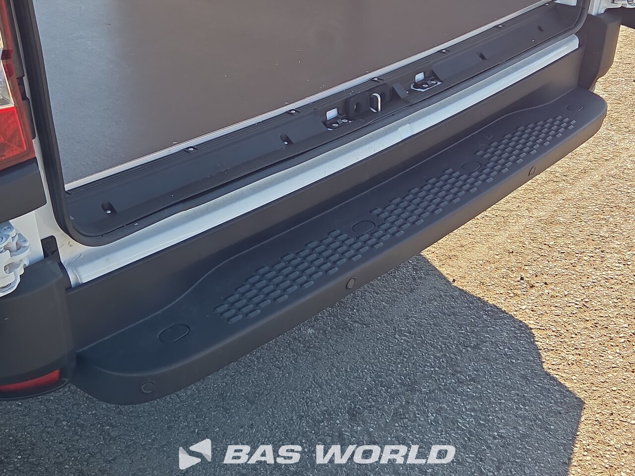 Other : Iveco Daily 35S18 شاحنة خفيفة بصندوق مغلق