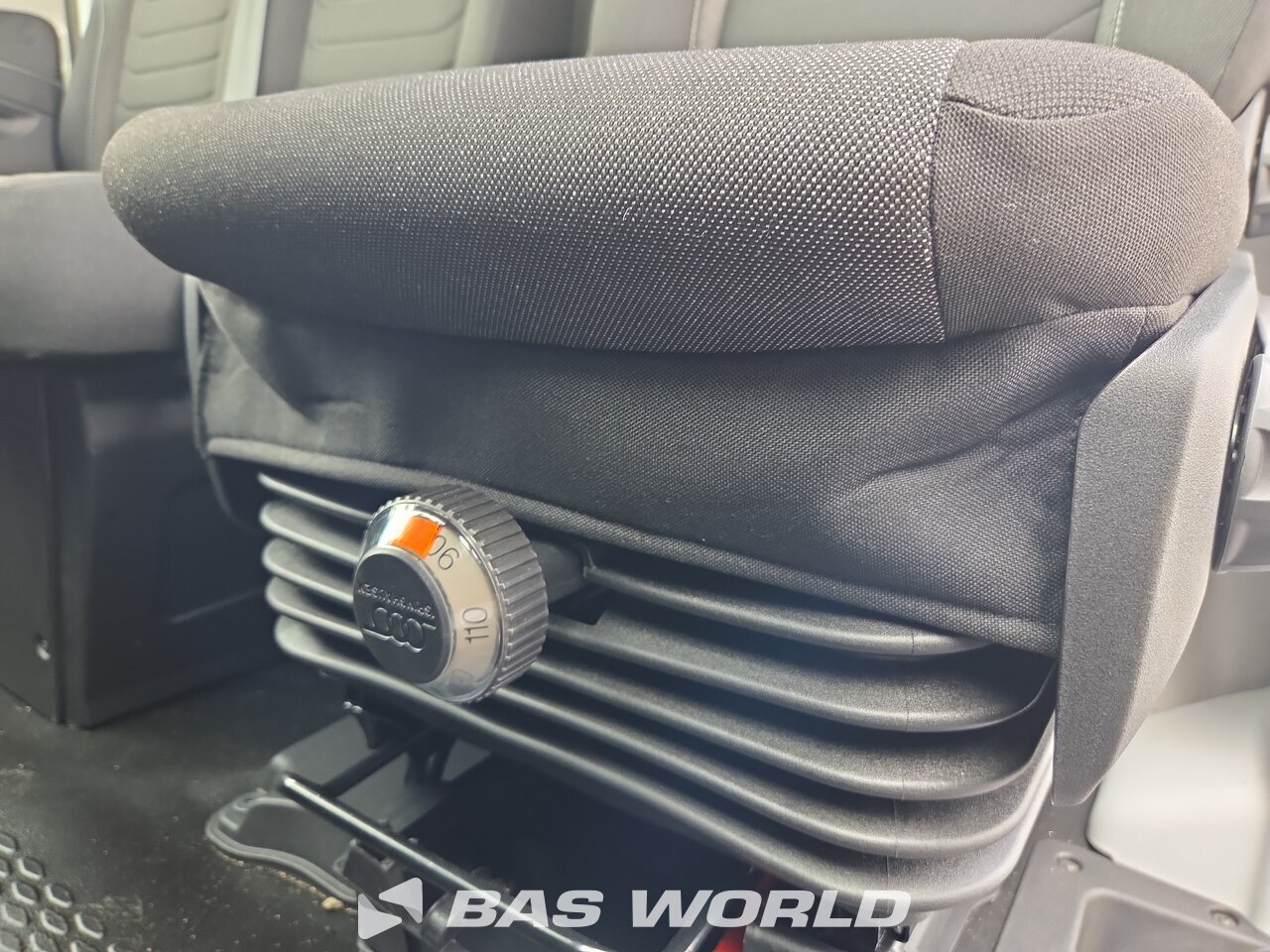 Other : Iveco Daily 35S21 شاحنة خفيفة بصندوق مغلق