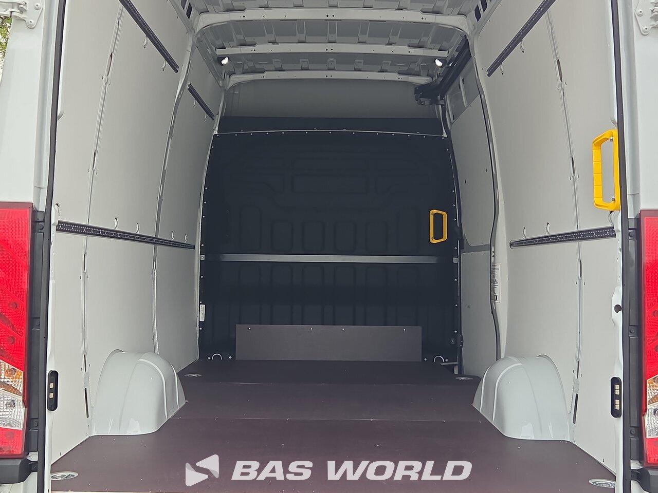 Other : Iveco Daily 35S21 شاحنة خفيفة بصندوق مغلق