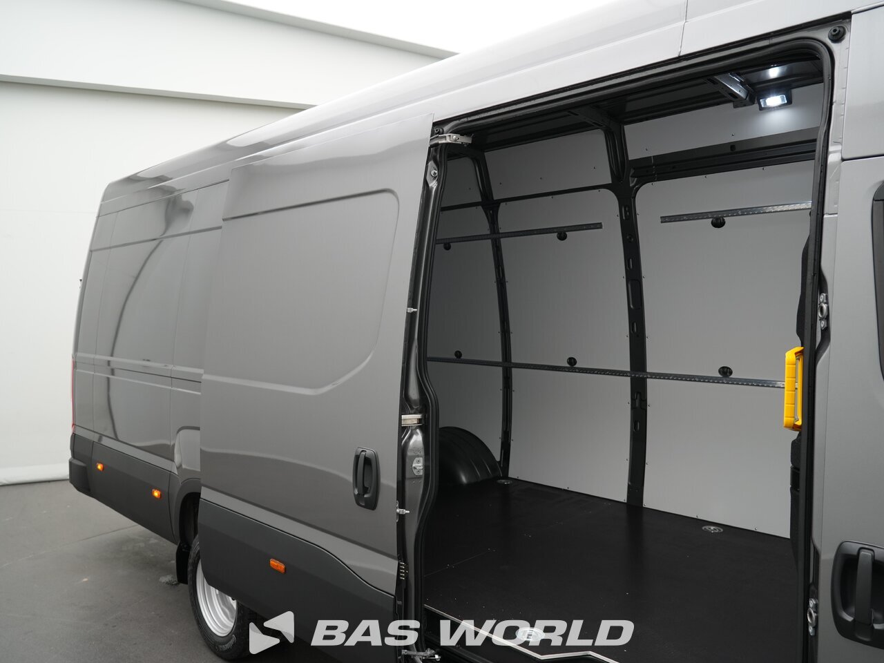 Other : Iveco Daily 35C21 Затворен ван