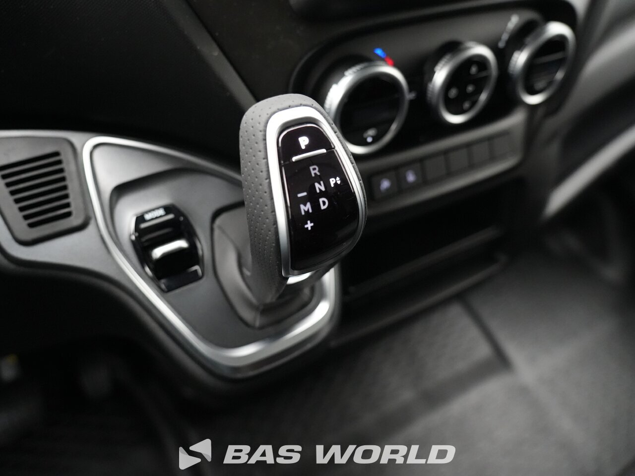 Other : Iveco Daily 35C21 Затворен ван