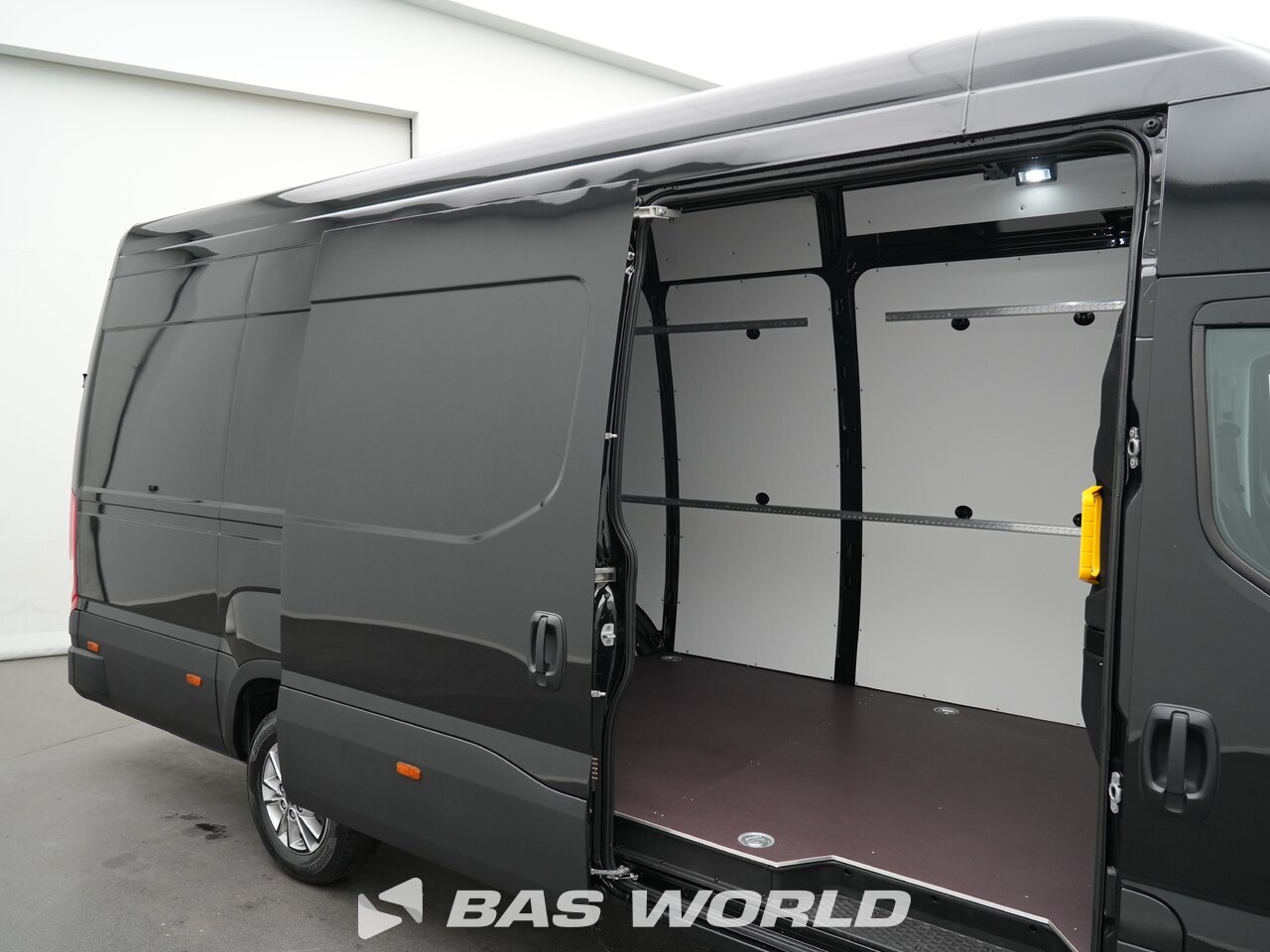 Other : Iveco Daily 35S21 Затворен ван