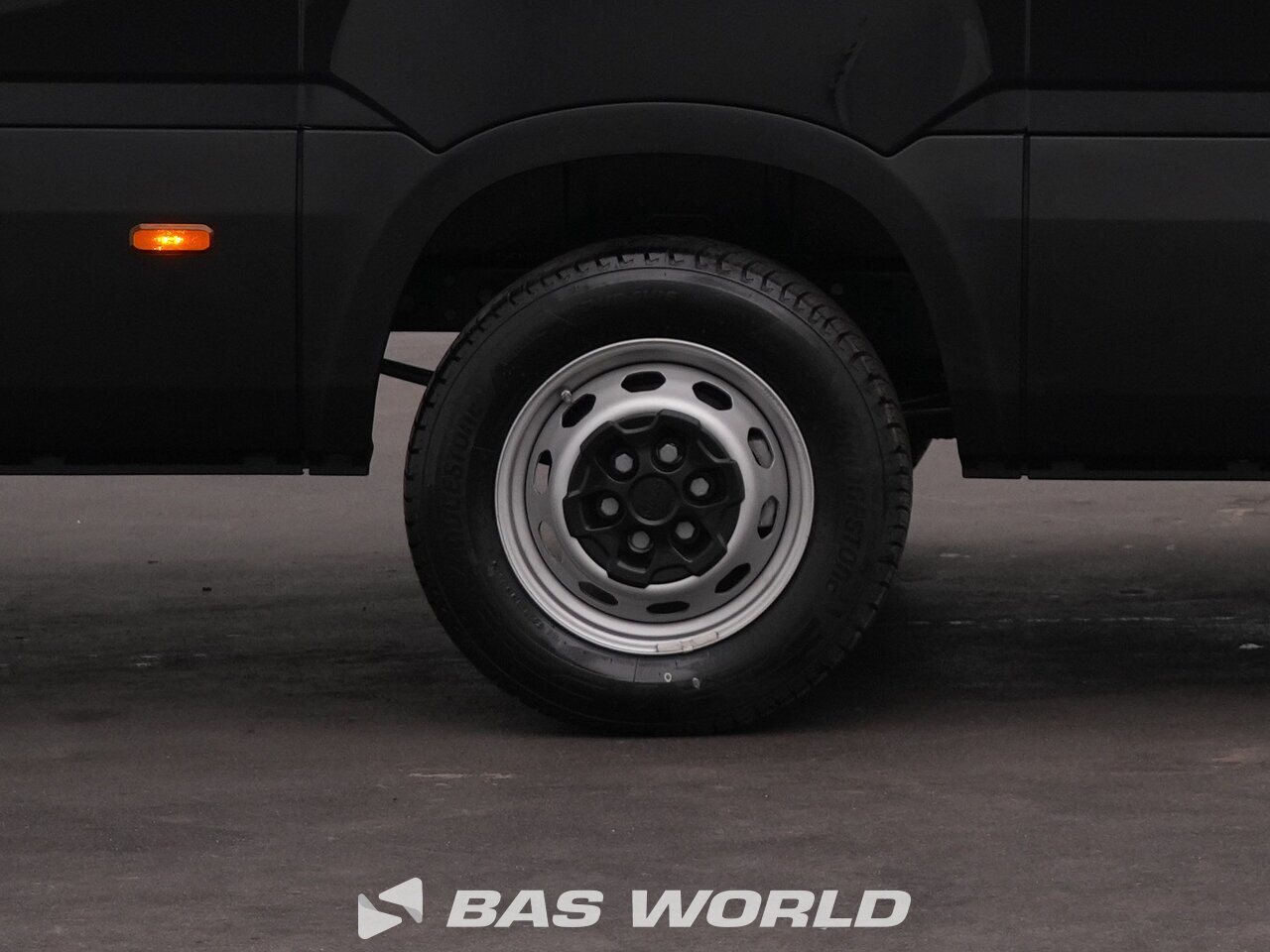 Other : Iveco Daily 35S18 Closed box van