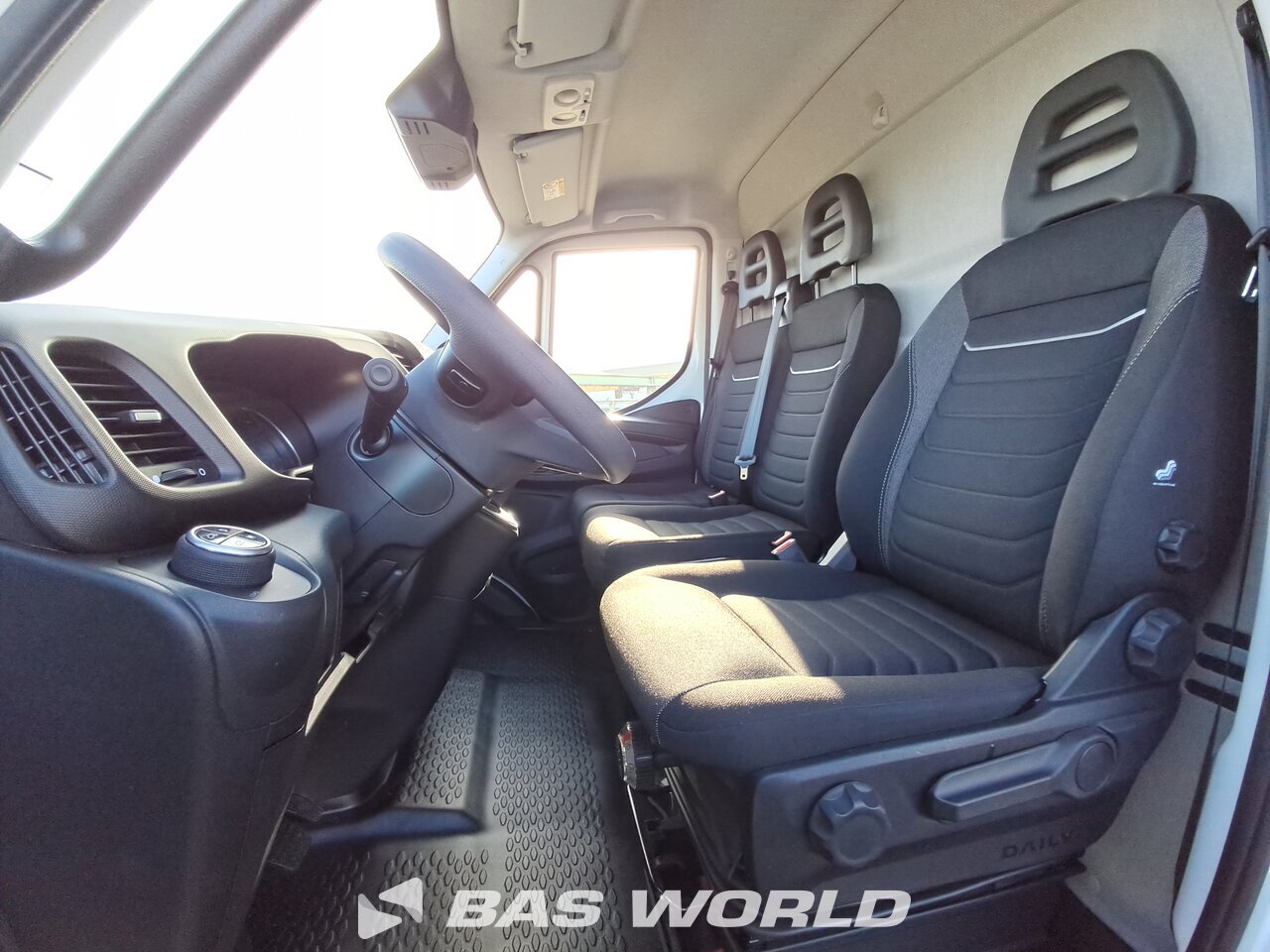 Other : Iveco 70C18 Stängda lastbilskarosser