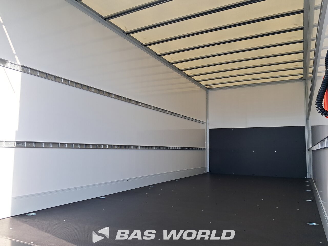 Other : Iveco 70C18 Stängda lastbilskarosser