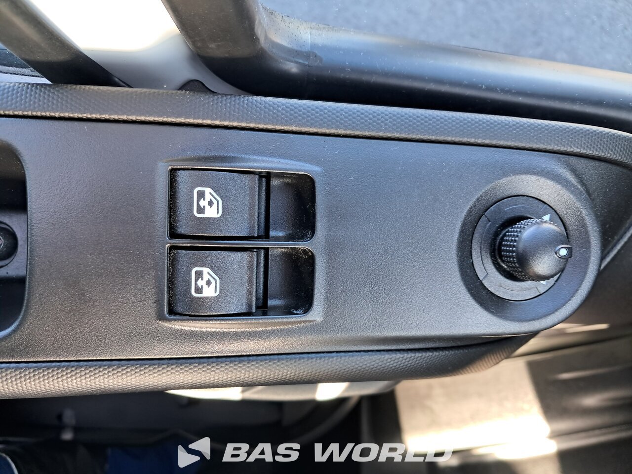 Other : Iveco 70C18 Stängda lastbilskarosser