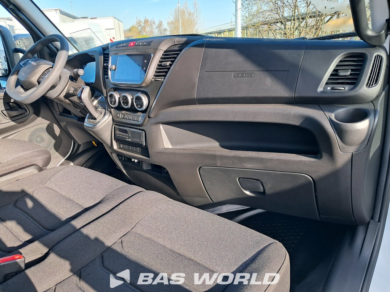Other : Iveco 70C18 Stängda lastbilskarosser