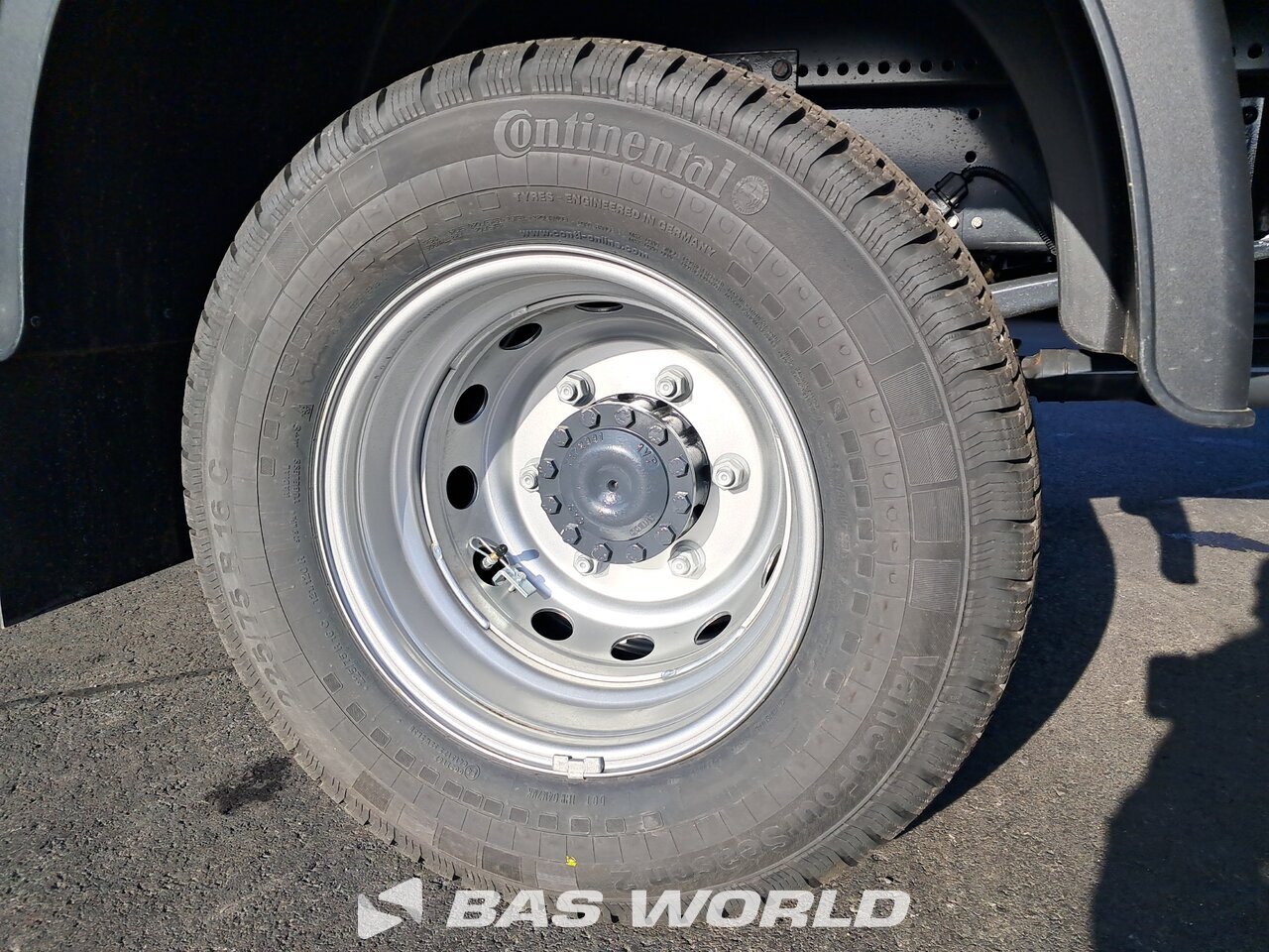 Other : Iveco 70C18 Stängda lastbilskarosser