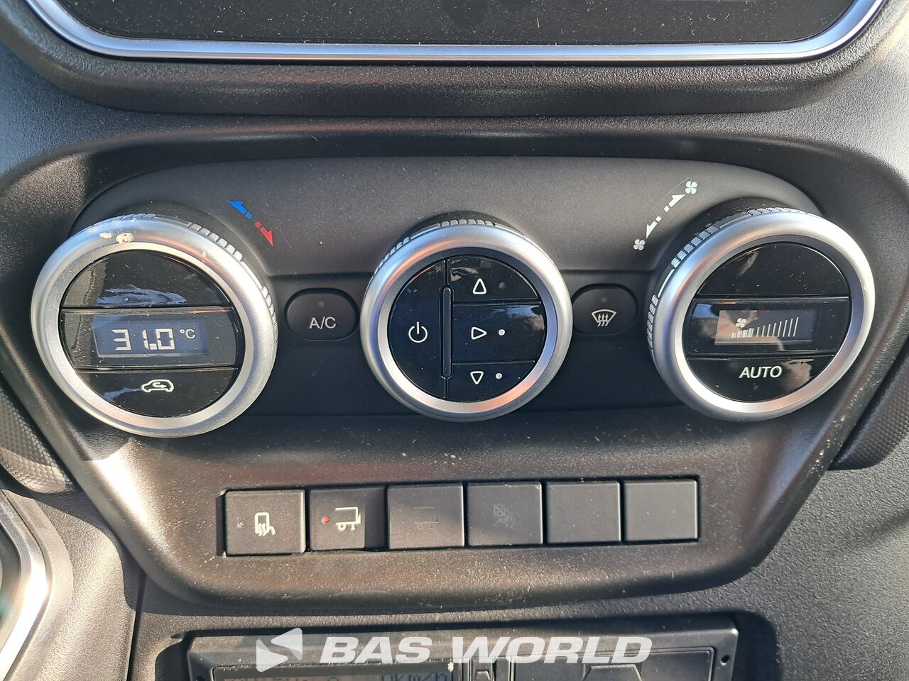 Other : Iveco 70C18 Stängda lastbilskarosser