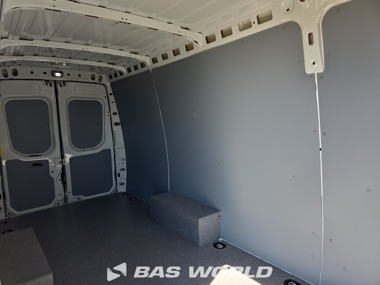Other : Iveco Daily 35S18 закрыто