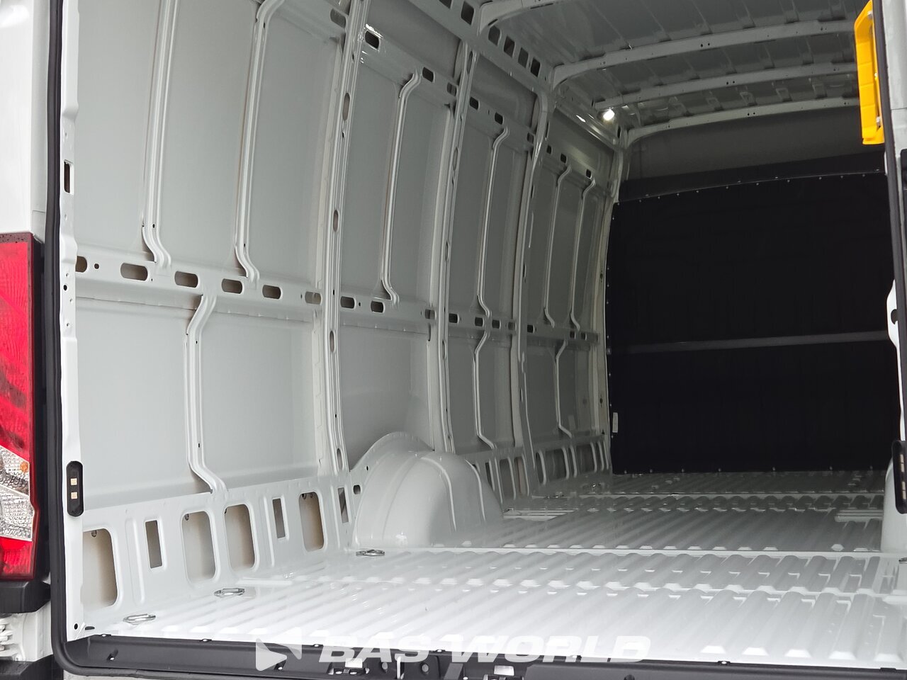 Other : Iveco Daily 35S18 Затворен ван