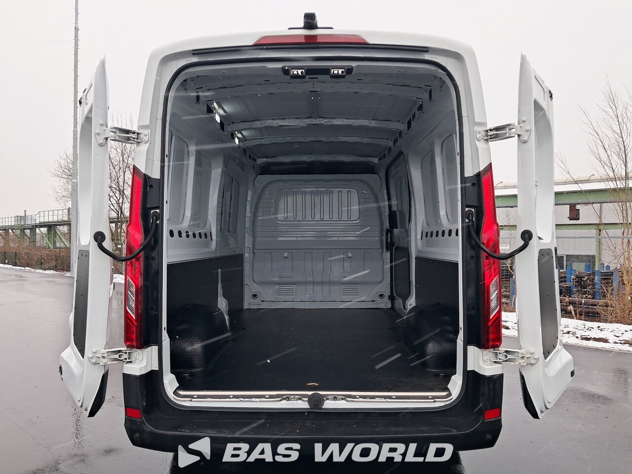 Maxus Deliver 9 Duba închisă - BAS World