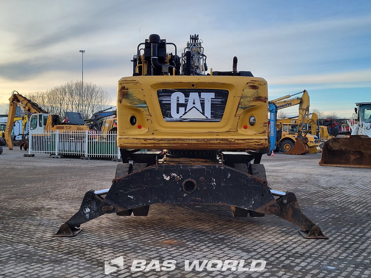 Other : Caterpillar MH3024 مناولات المخلفات مناولات صناعية