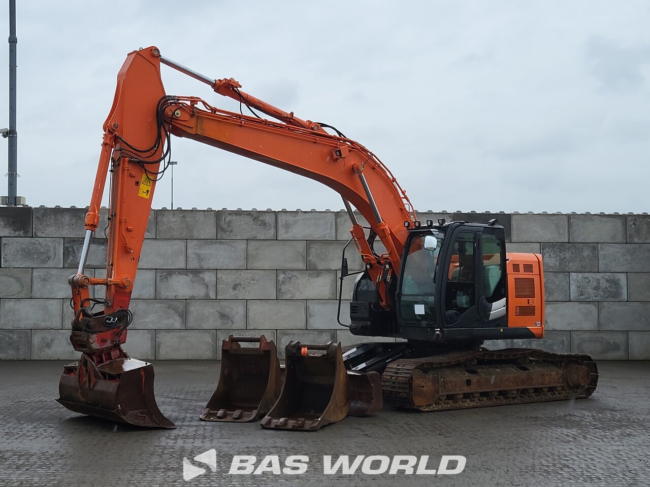 Hitachi ZX225 USLC -5B Crawler excavators - BAS World