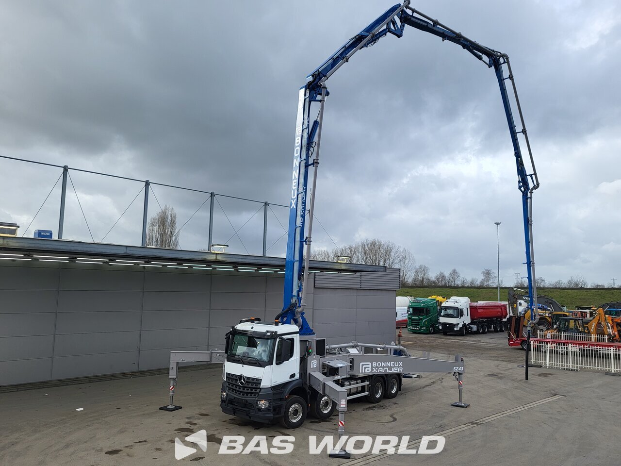 Other : Mercedes Arocs 4151 Concrete pump