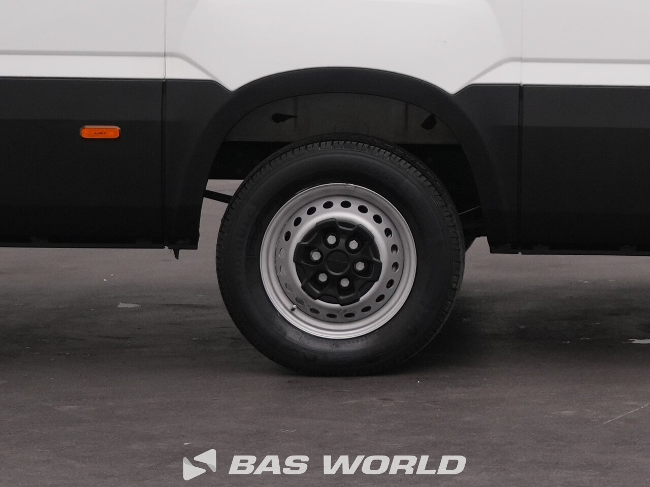 Other : Iveco Daily 35S16 شاحنة خفيفة بصندوق مغلق