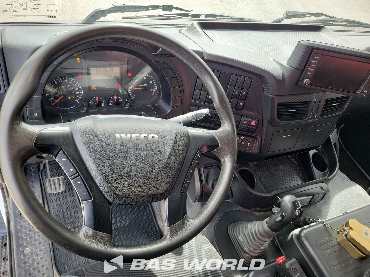 Other : Iveco Trakker 450 camion à bras