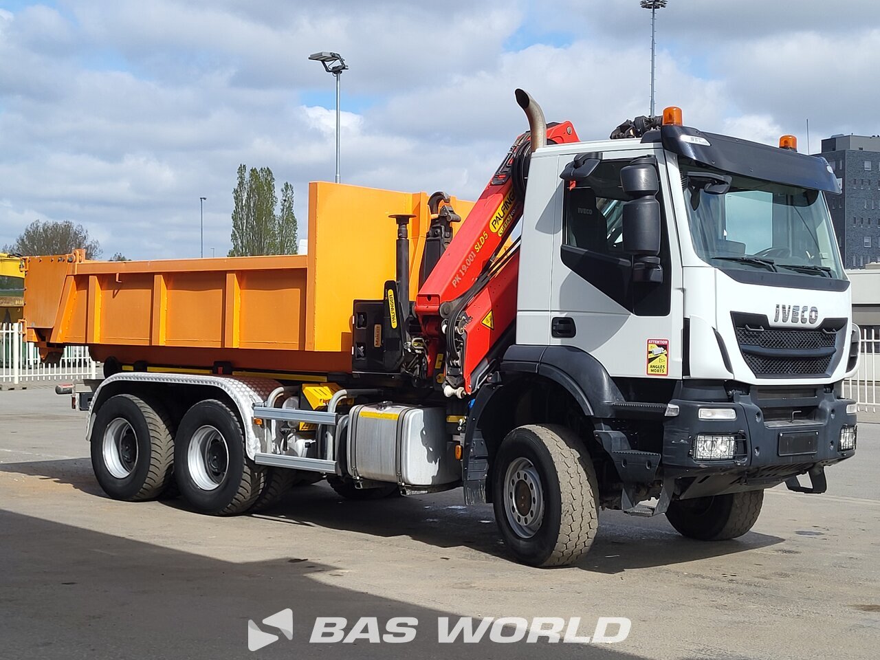 Other : Iveco Trakker 450 camion à bras