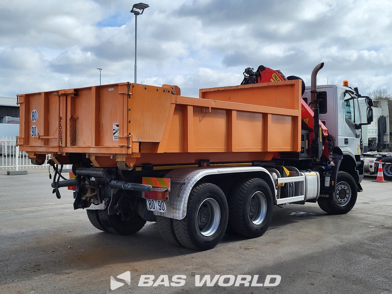 Other : Iveco Trakker 450 camion à bras