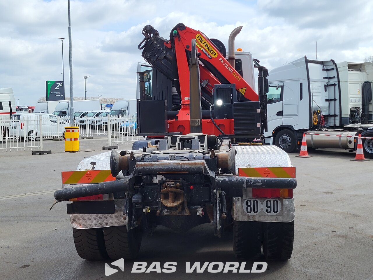 Other : Iveco Trakker 450 camion à bras