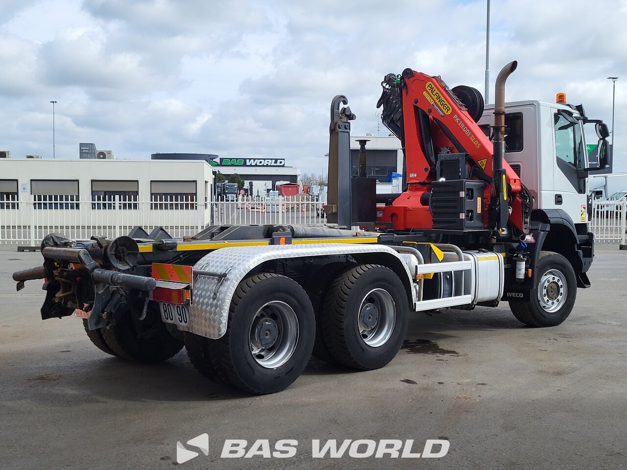 Other : Iveco Trakker 450 camion à bras