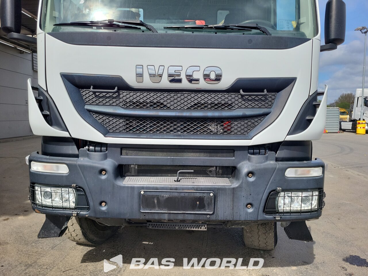 Other : Iveco Trakker 450 camion à bras
