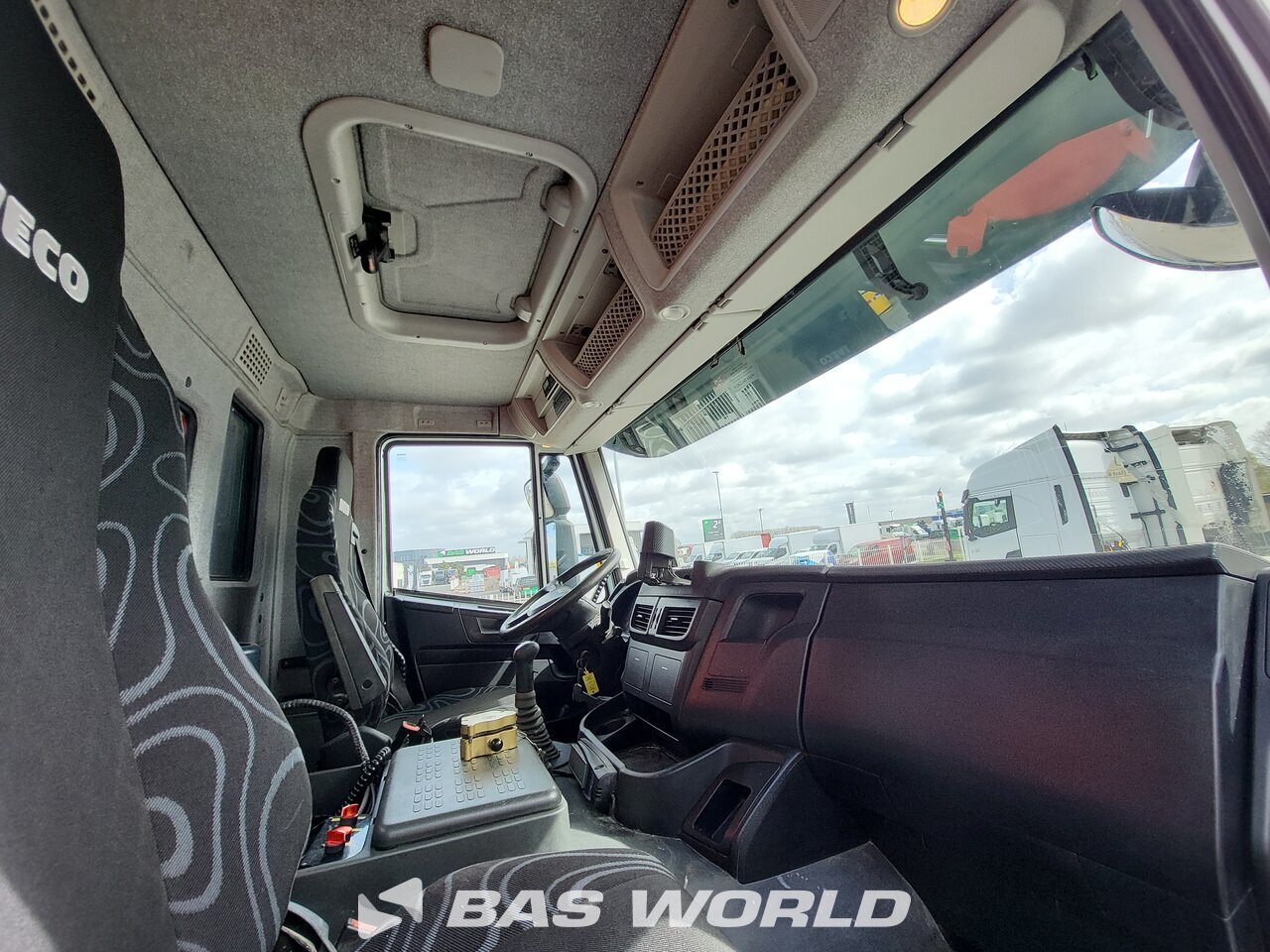 Other : Iveco Trakker 450 camion à bras