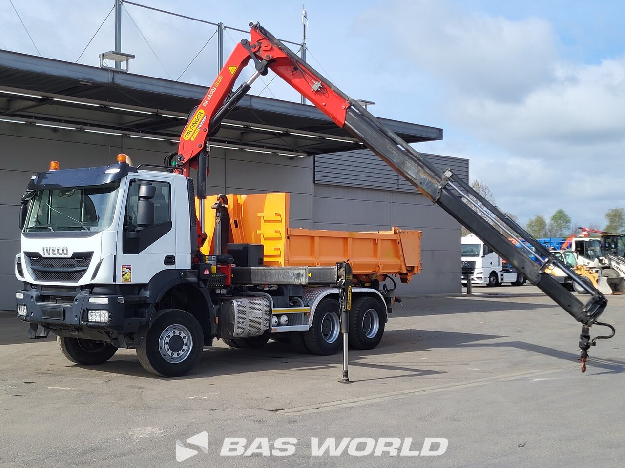 Other : Iveco Trakker 450 camion à bras