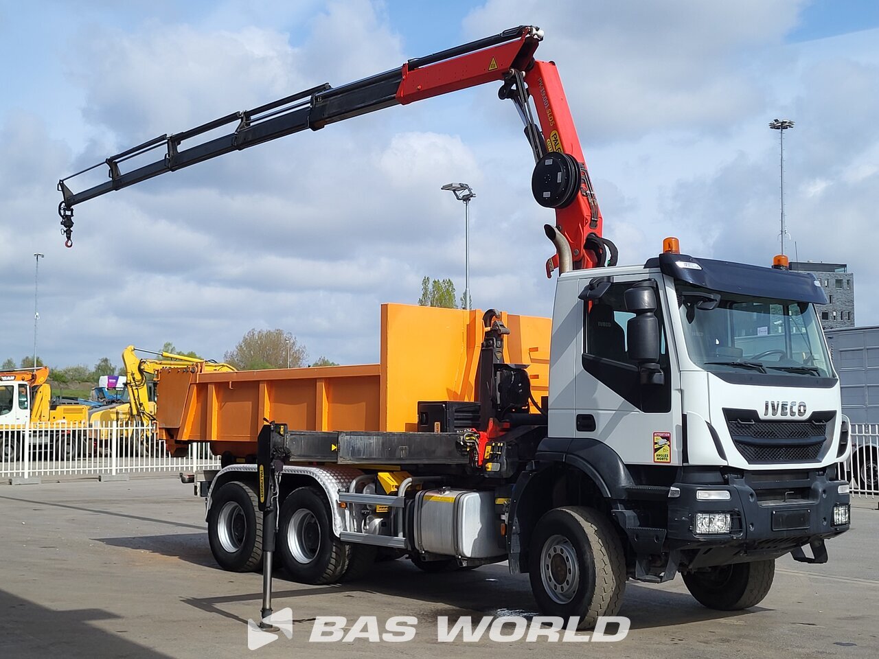 Other : Iveco Trakker 450 camion à bras