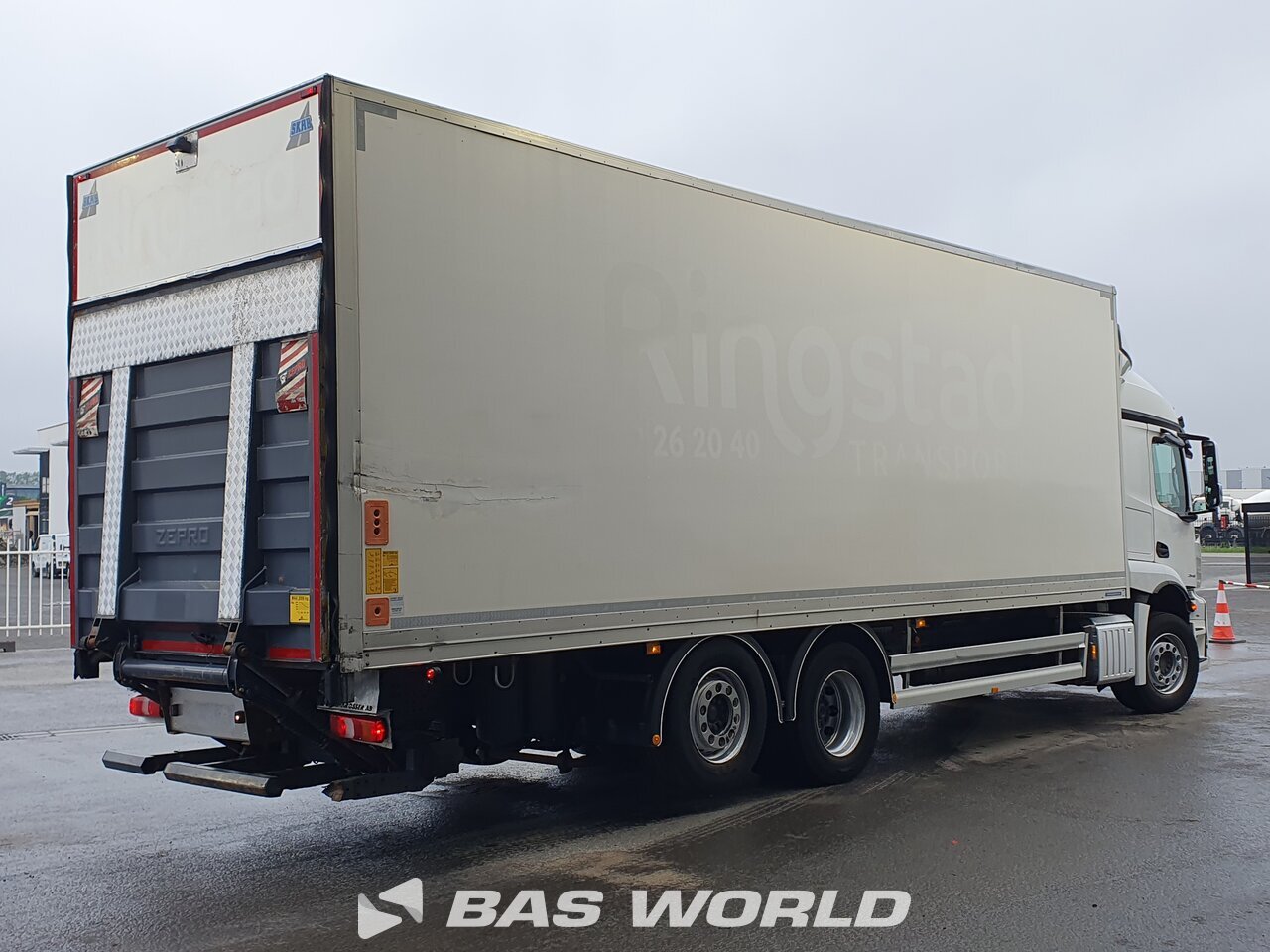 Other : Mercedes Actros 2546 شاحنة الجسم الصندوقي