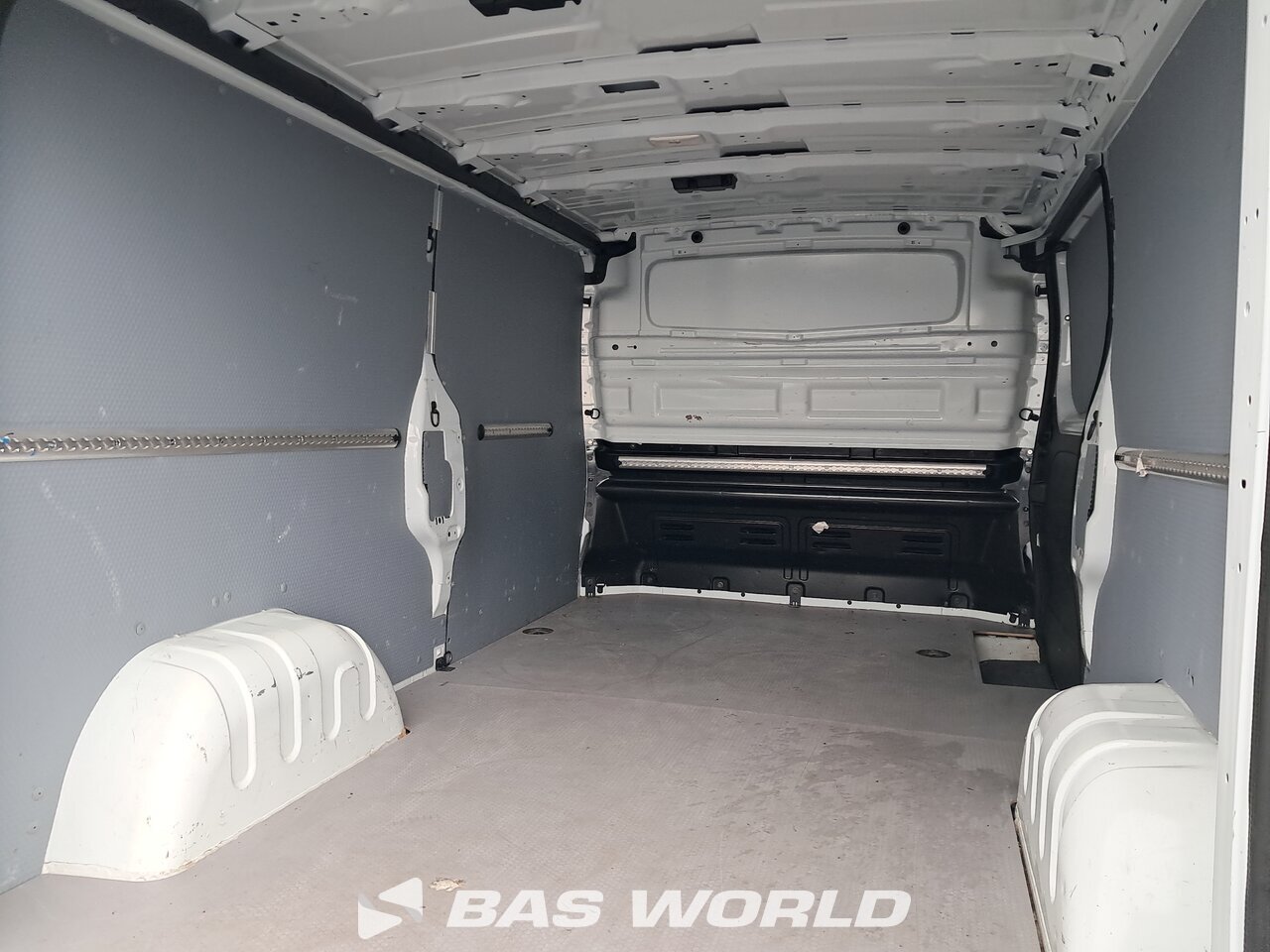 Other : Renault Trafic 130pk Closed box van