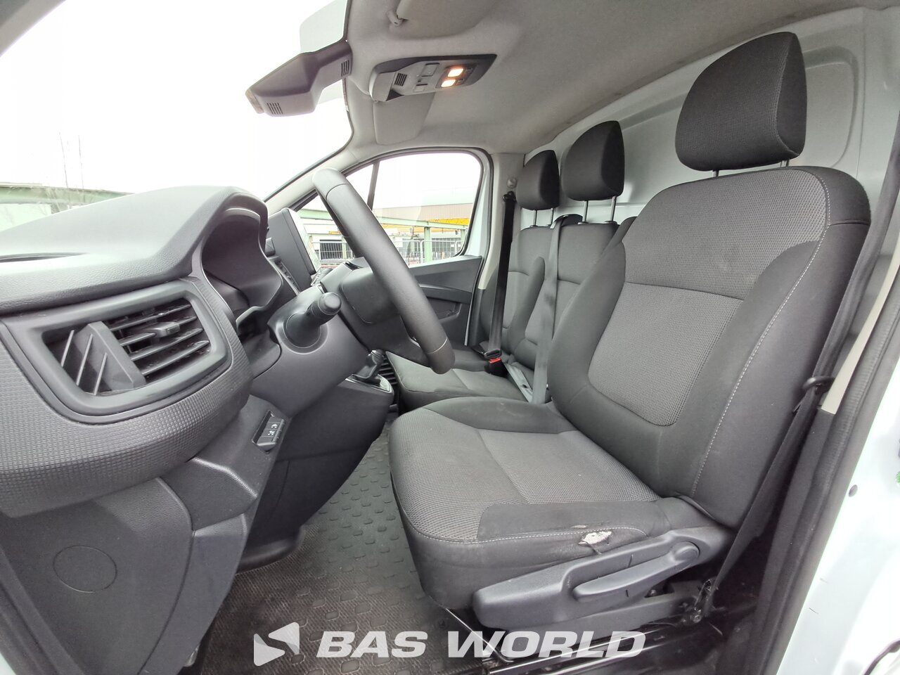Other : Renault Trafic 130pk Closed box van