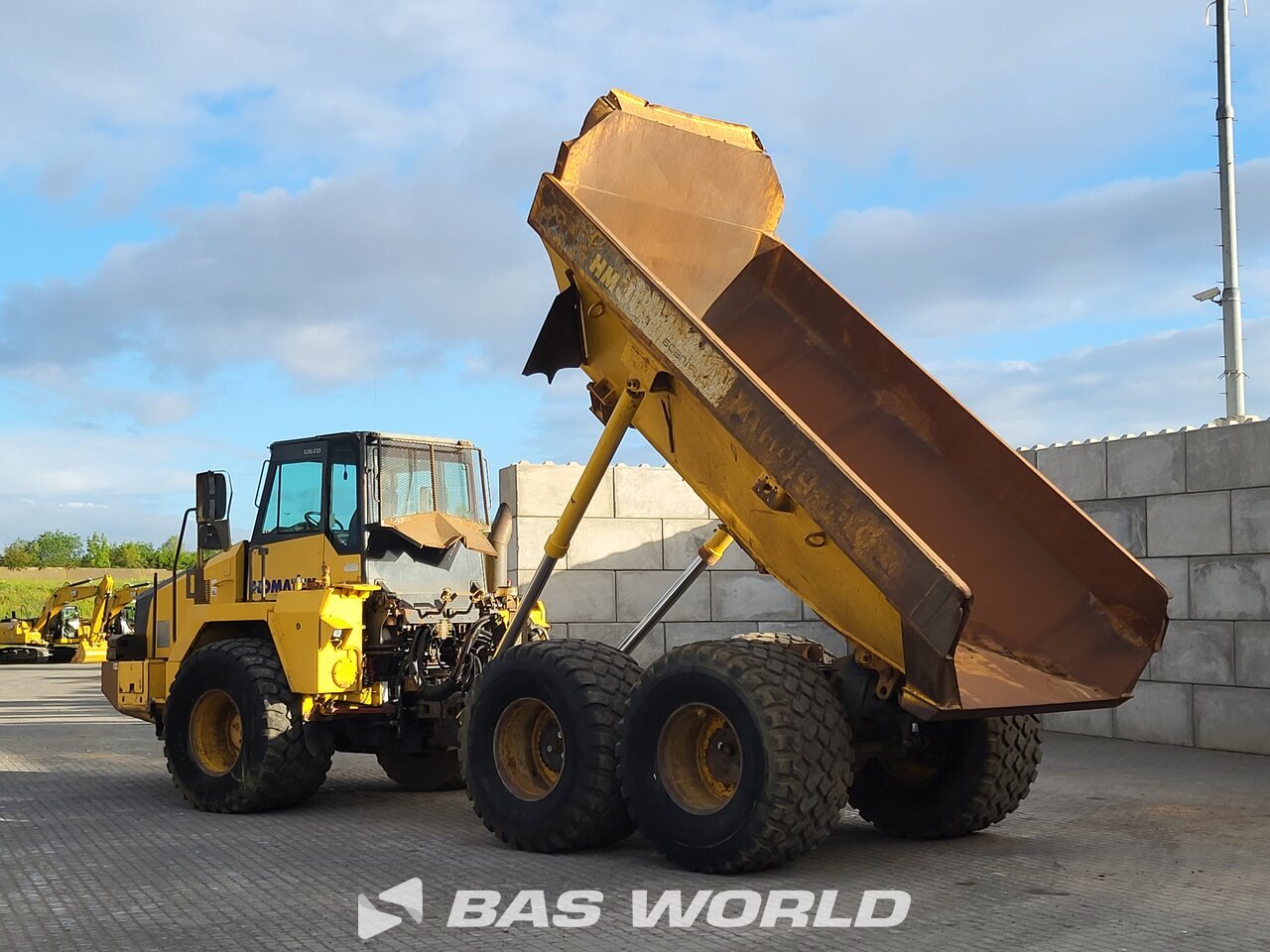 Other : Komatsu HM300-2 قلابة مفصلية