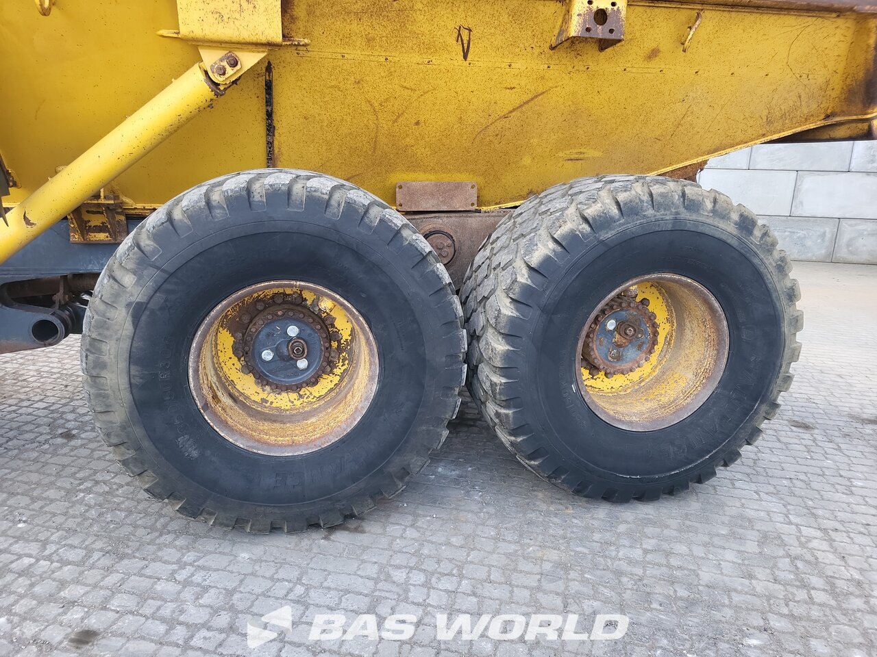 Other : Komatsu HM300-2 قلابة مفصلية