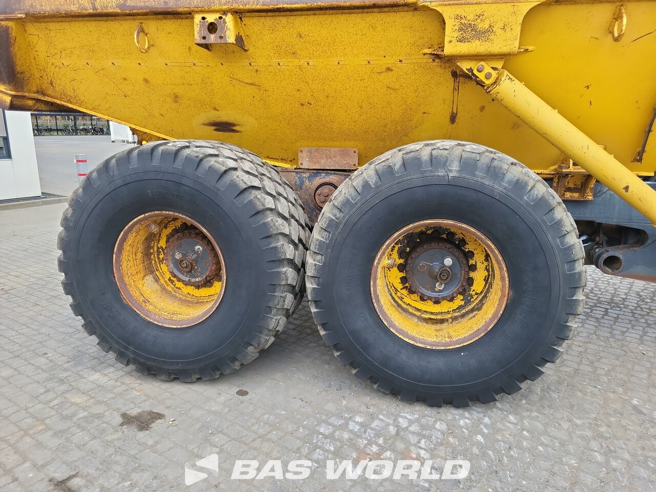 Other : Komatsu HM300-2 قلابة مفصلية