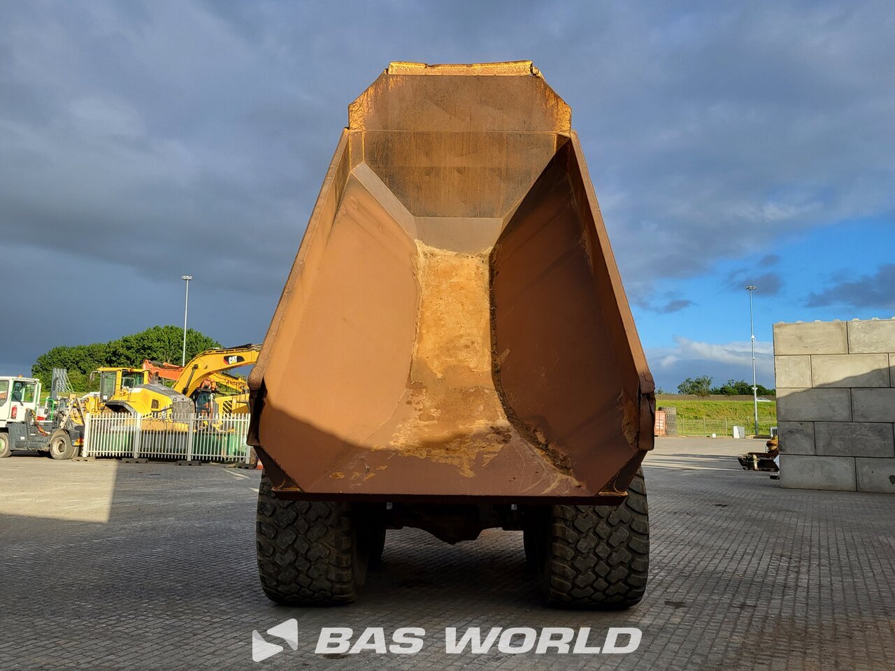 Other : Komatsu HM300-2 قلابة مفصلية