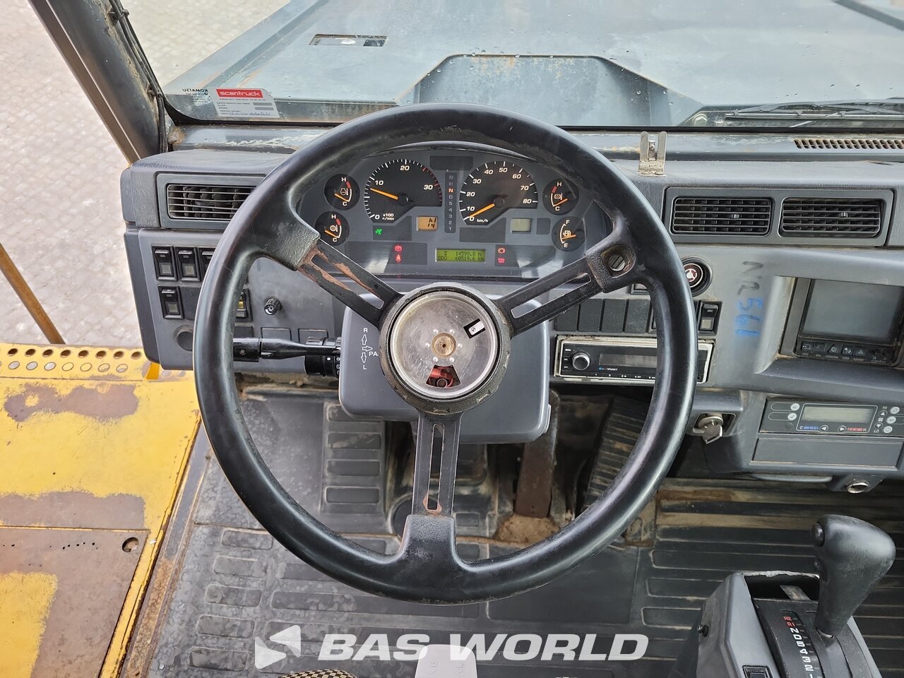 Other : Komatsu HM300-2 قلابة مفصلية