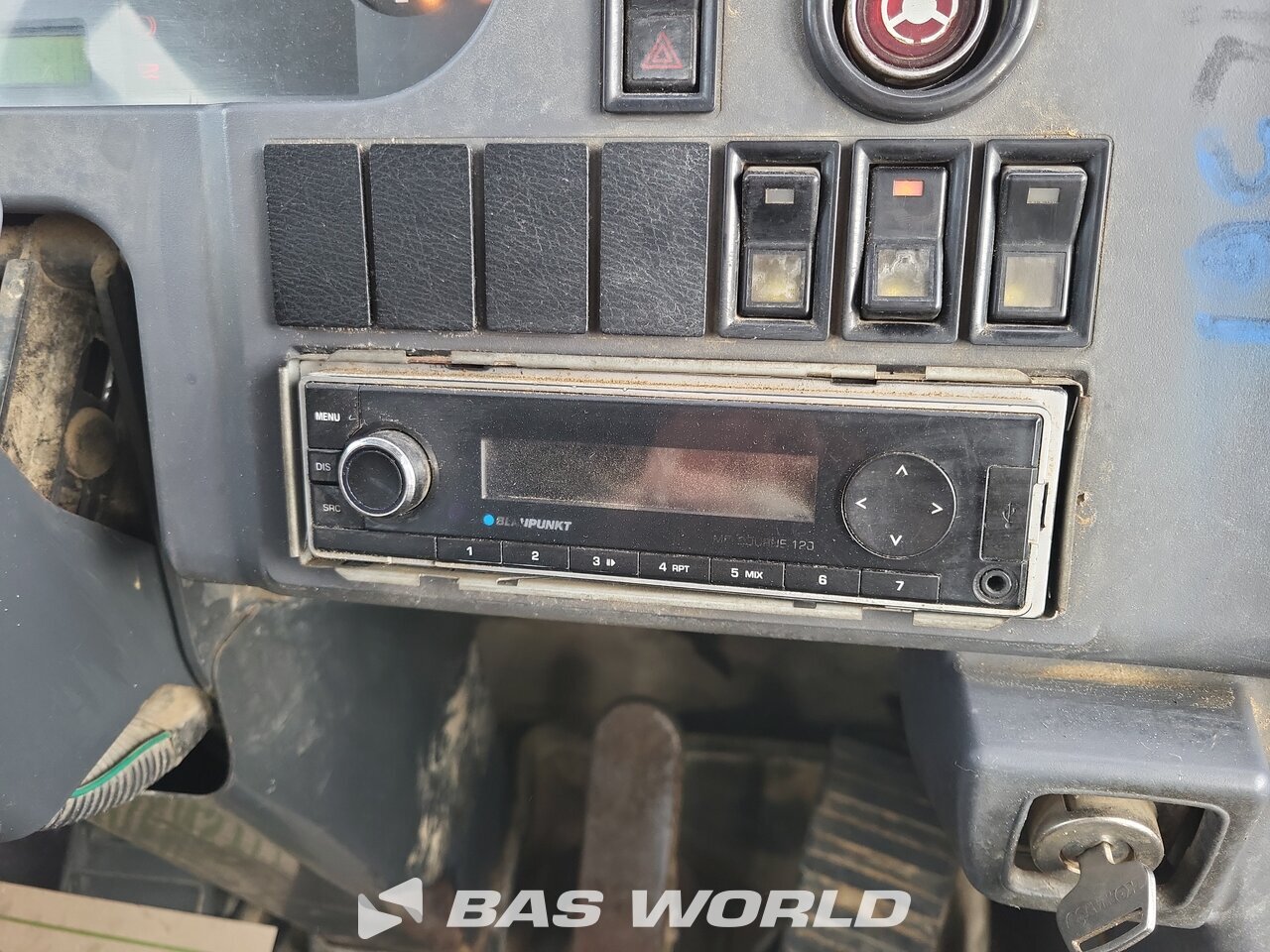 Other : Komatsu HM300-2 قلابة مفصلية