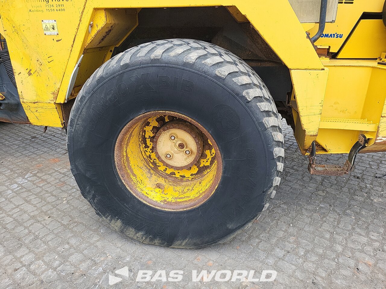 Other : Komatsu HM300-2 قلابة مفصلية