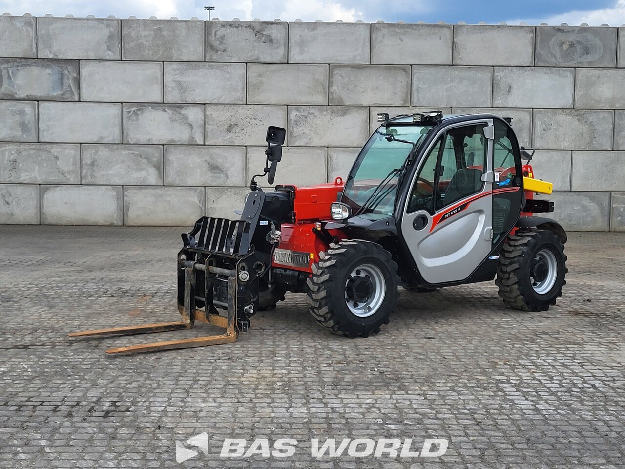 Front left : Manitou MT625 H رافعة تلسكوبية