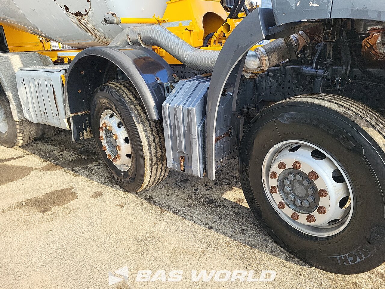 Other : Mercedes Arocs 3240 Camion malaxeur béton