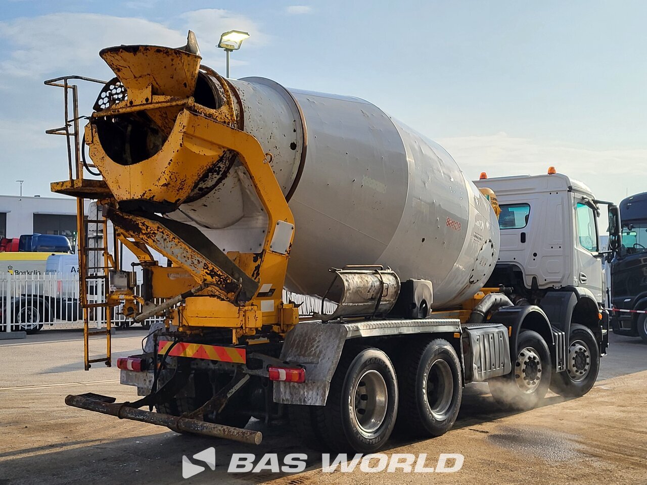 Other : Mercedes Arocs 3240 Camion malaxeur béton