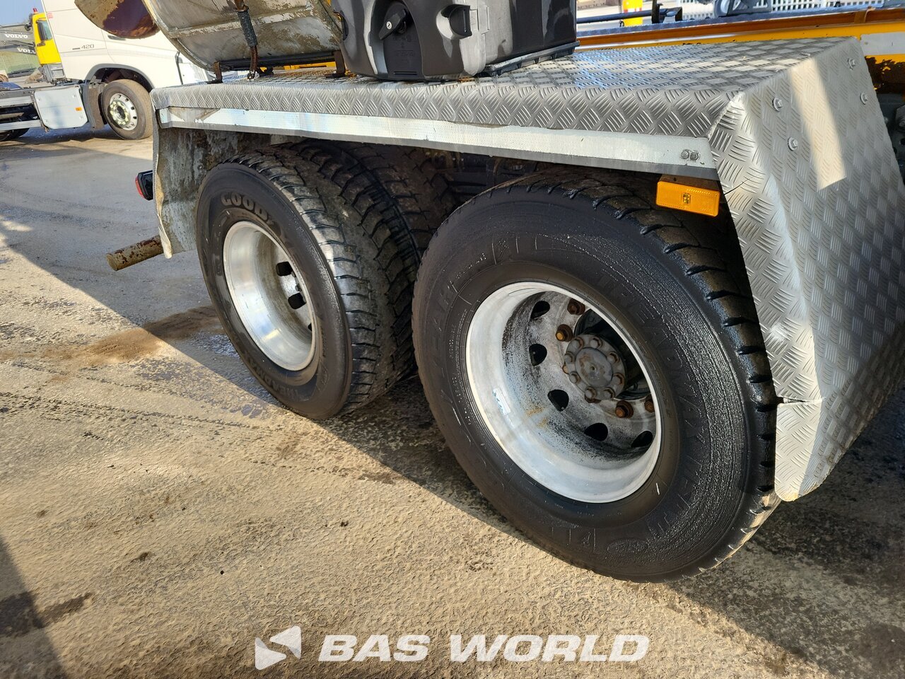 Other : Mercedes Arocs 3240 Camion malaxeur béton
