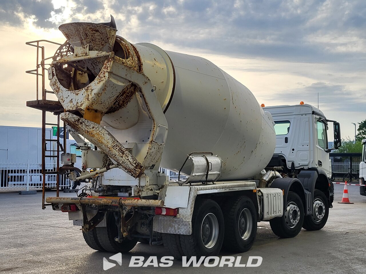 Other : Mercedes Arocs 3240 شاحنة خلاطة خرسانة